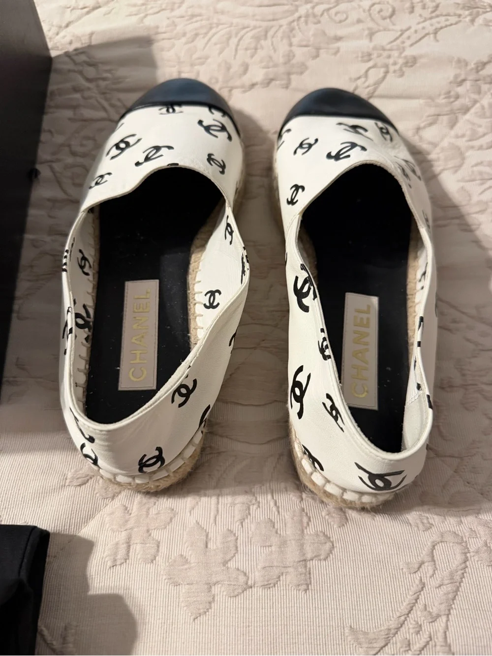 Chanel White & Black CC Espadrille Flats With shoe bags and box Used 4x